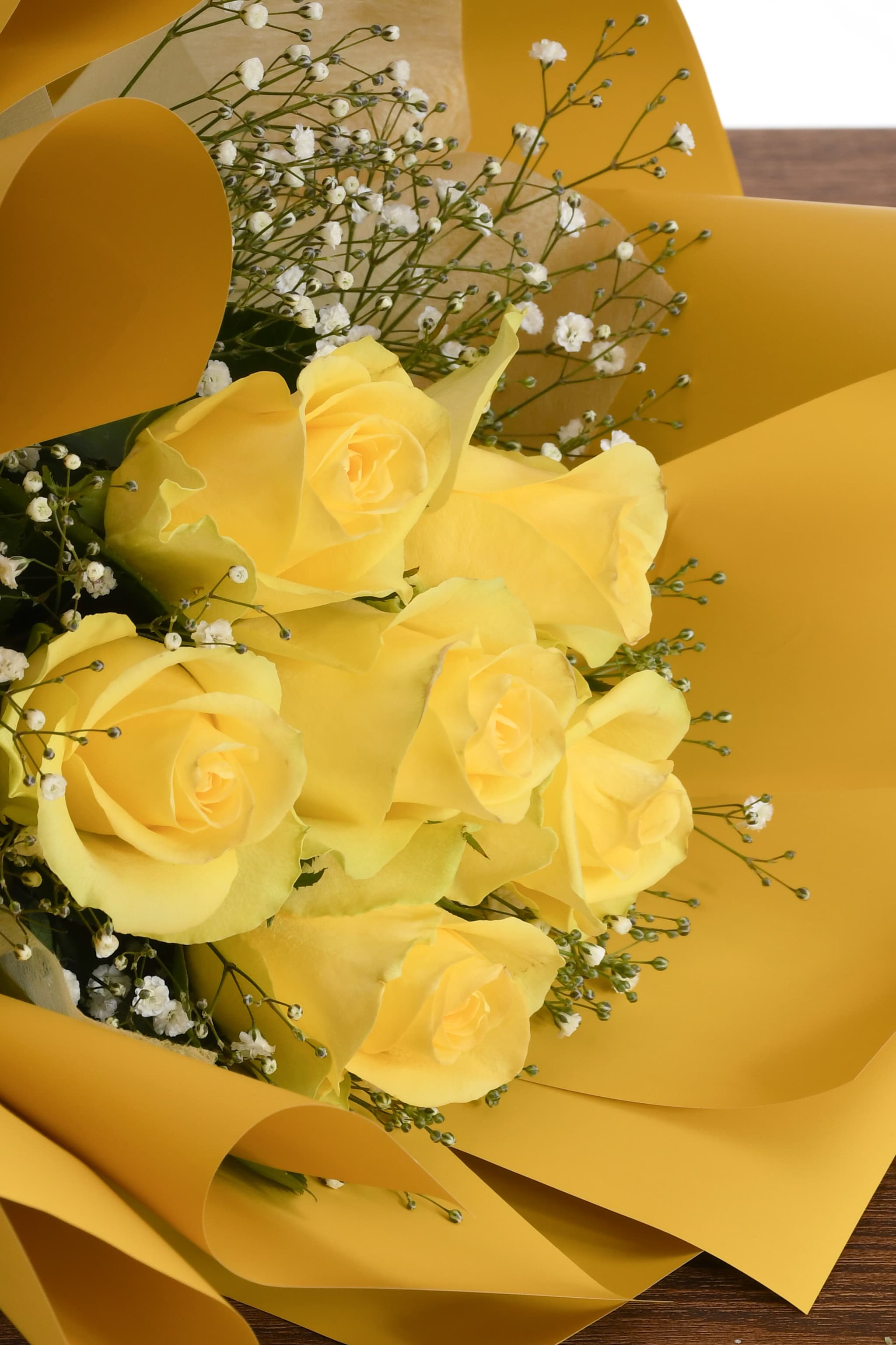 バラとかすみそうのブーケ　イエロー